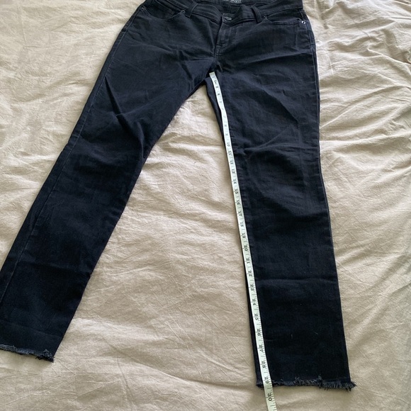 Old Navy The Flirt Black Jeans Size 6 Long Frayed Hem - Picture 5 of 7